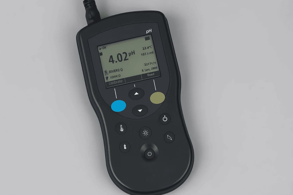 Фото портативного анализатора жидкости